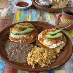La Perlita - Huevos rancheros. Muy delicioso