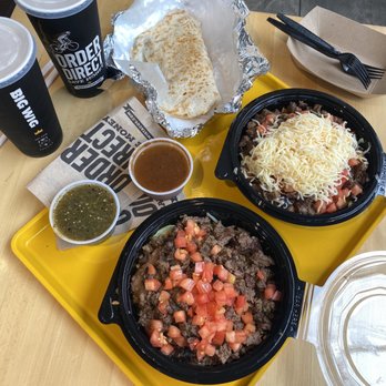 Big Wig Tacos - Steak Bowl and Quesadilla - Mexican Near Me - Chicago, Illinois