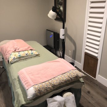PSW Acupuncture Clinic - Bed Inside massage room - Acupuncture Near Me - San Jose, California PSW Acupuncture Clinic - Bed Inside massage room - Acupuncture Near Me - San Jose, California