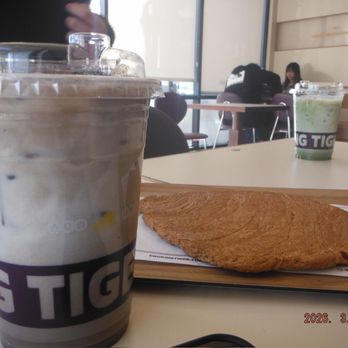 Smoking Tiger Coffee Lab - Hojicha Latte, giant flat croissant, Jeju Matcha Latte - Cafes Near Me - Pomona, California