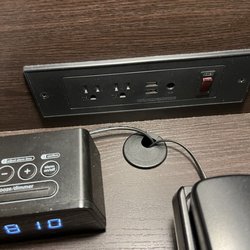 Holiday Inn Express & Suites Tucumcari - Lots of charging ports
