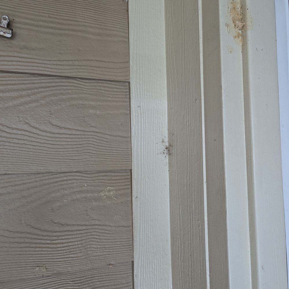 Belle Creek - Bird crap - Apartments Near Me - Henderson, Colorado