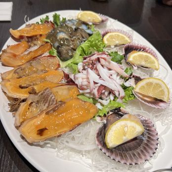 Jeju Fresh Fish - Sea cucumber, scallops, squid, sea squirt (part of combo) - Japanese Near Me - Los Angeles, California Jeju Fresh Fish - Sea cucumber, scallops, squid, sea squirt (part of combo) - Japanese Near Me - Los Angeles, California