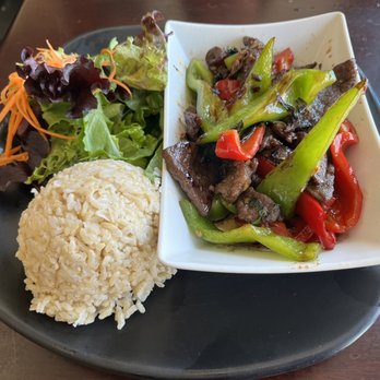 Daisy Mint - Lunch Special - Chilies and Basil Beef with brown rice - Thai Near Me - Pasadena, California Daisy Mint - Lunch Special - Chilies and Basil Beef with brown rice - Thai Near Me - Pasadena, California