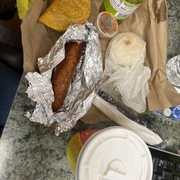 Chorizo Con Arepita, Avena, Empanada De Carne, Jugo de Lulo Chorizo Con Arepita, Avena, Empanada De Carne, Jugo de Lulo
