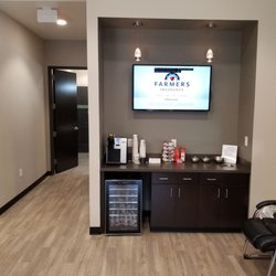 Edge Physical Therapy - Lobby area.