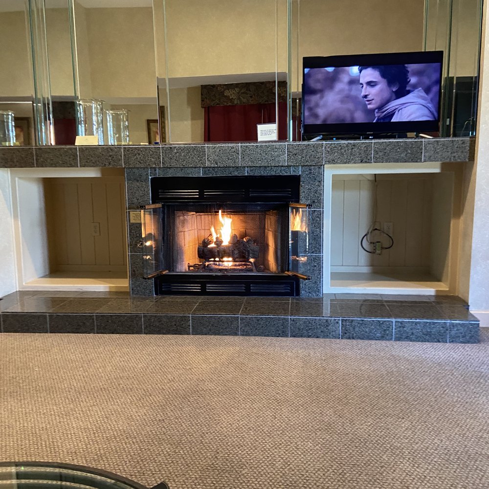 Stallion Springs Resort - Living room - Hotels Near Me - Tehachapi, California Stallion Springs Resort - Living room - Hotels Near Me - Tehachapi, California