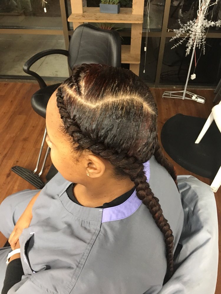 Naomi's Hair & Makeup Logo