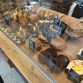 Mindy's Bakery - Desserts Near Me - Chicago, Illinois