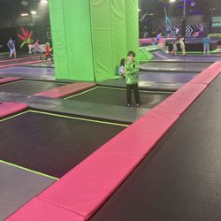 Flip N Fly - Trampoline area