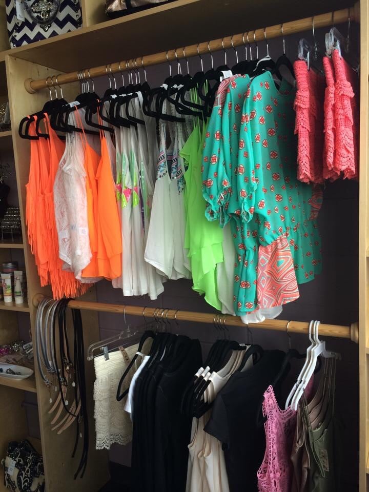 PARADISE TANNING & BOUTIQUE Updated August 2024 428 S 48th Ave