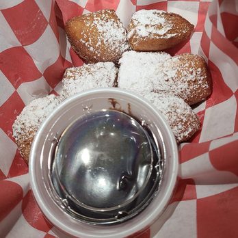 Kingston Mines - Beignets w/ Chocolate Sauce - Jazz & Blues Near Me - Chicago, Illinois