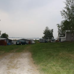 Campingplatz - leicht hügelig, naturbelassen, klasse