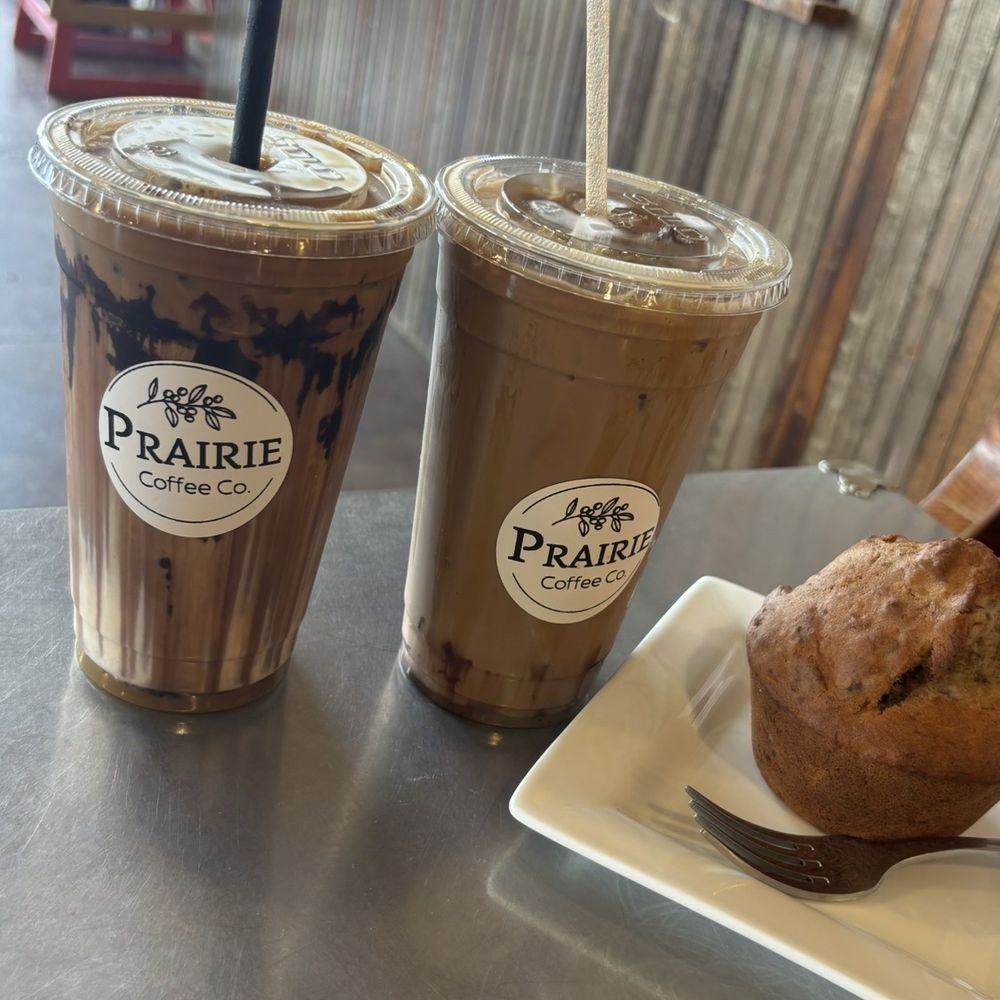 (24oz.) caramel macchiato w/ chocolate drizzle & a mocha latte with caramel drizzle (24oz.) caramel macchiato w/ chocolate drizzle & a mocha latte with caramel drizzle
