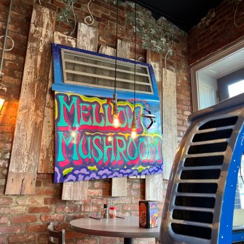 Mellow Mushroom Franklin - Pizza Near Me - Franklin, Tennessee