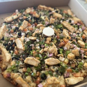 Tandoori Pizza - Desi Garlic Chicken Pizza - Indian Near Me - Clovis, California Tandoori Pizza - Desi Garlic Chicken Pizza - Indian Near Me - Clovis, California