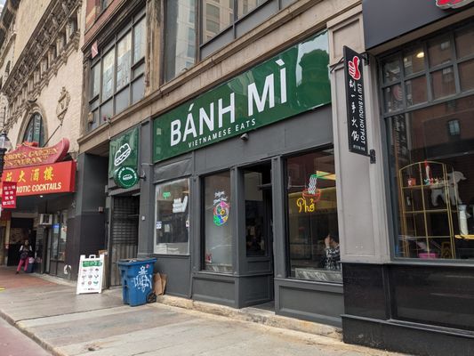 Banh Mi Huong Que by null