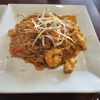 Lanna Thai Restaurant - Seafood Pad Thai - Thai Near Me - Lenexa, Kansas