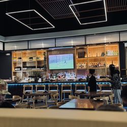 Aki Sushi Asian Fusion - Very nice and roomy bar.