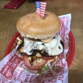 Big Daddy's Burger Bar - The veggie burger - Burgers Near Me - Darlinghurst, NSW