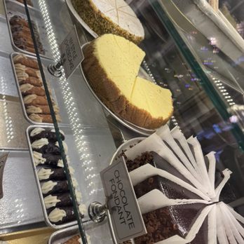 Cannoli King - Desserts Near Me - New York, New York Cannoli King - Desserts Near Me - New York, New York