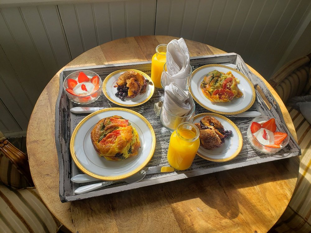 Beaver Creek Inn and Spa Logo