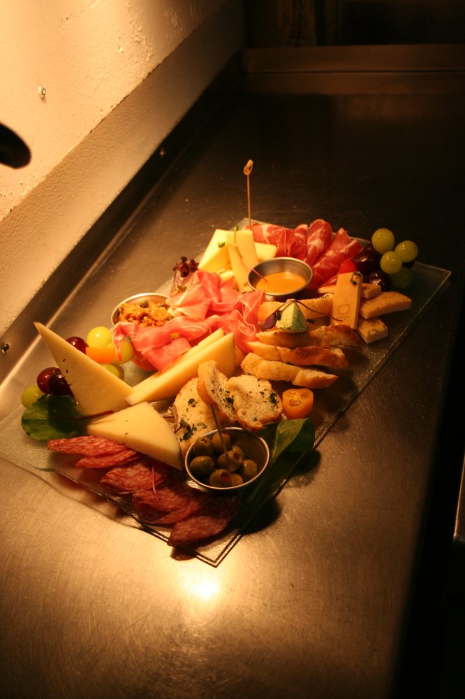 TAPAS ON OAK Updated September 2024 2006 Oak Bay Avenue, Victoria