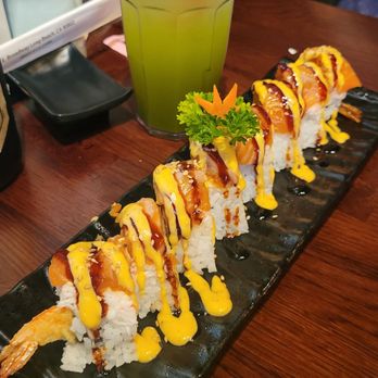 Kimu Sushi - Titanic roll - Sushi Bars Near Me - Long Beach, California Kimu Sushi - Titanic roll - Sushi Bars Near Me - Long Beach, California