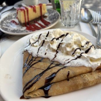 Cafés Richard - Well presented and tasty nutella and banana crepe.  Cheesecake nice and not too sweet. - Coffee & Tea Near Me - Paris, 75