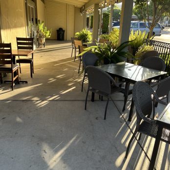 Do Sit Thai Cuisine - Patio area - Thai Near Me - Walnut Creek, California