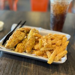 Wing It On - 4 piece 4 Tenders, Fries & Drink