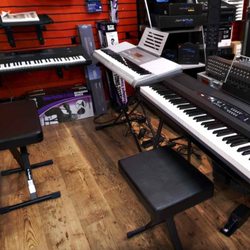 Rick's Music World - Keyboards and electric pianos