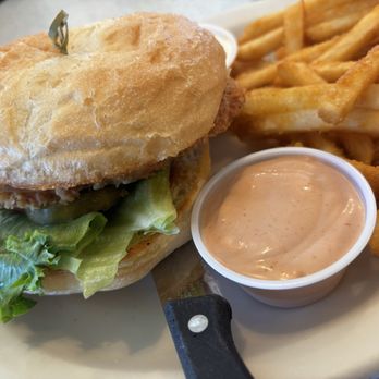 Mr V's Family Restaurant - Crispy Chicken Burger - Diners Near Me - Caldwell, Idaho