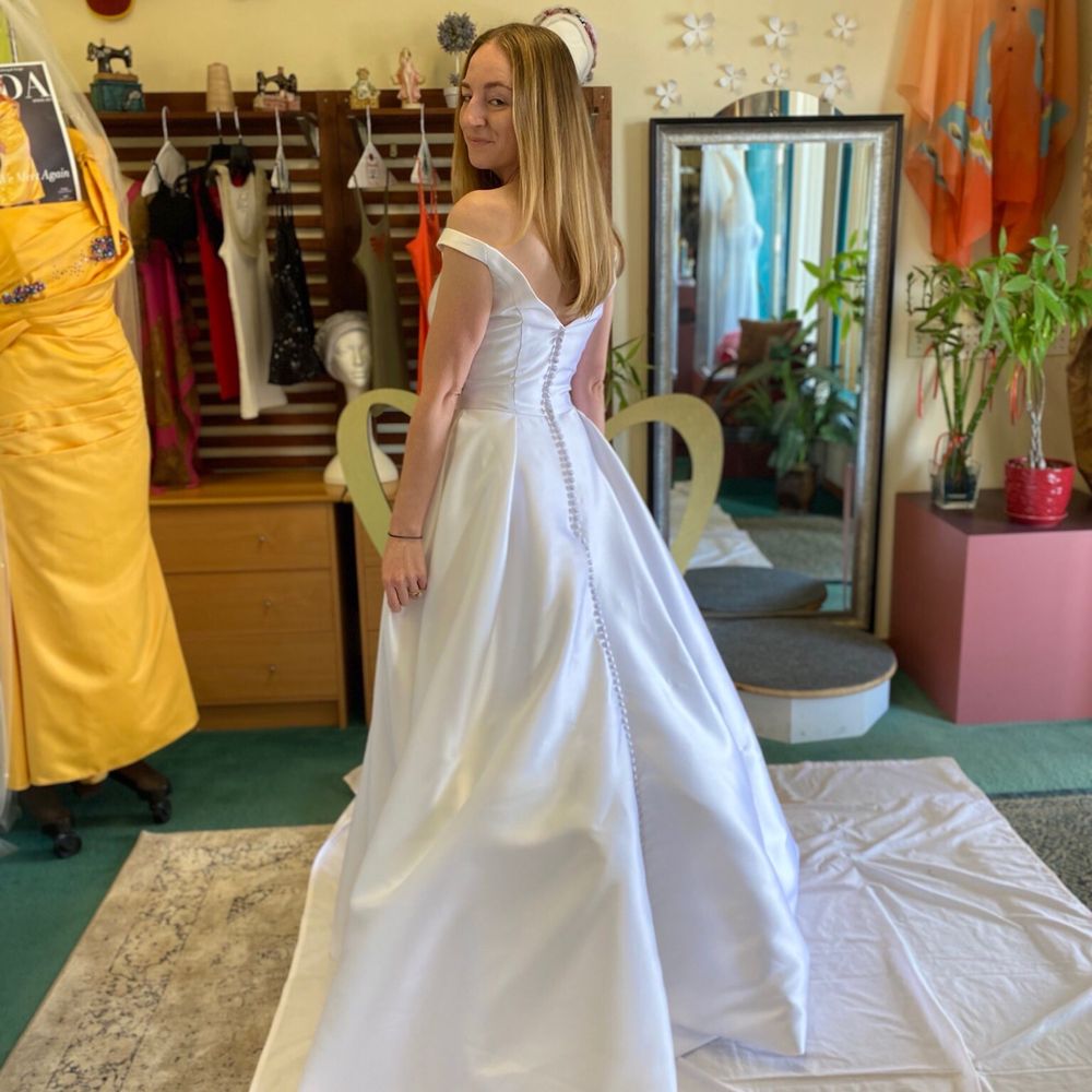Tara Tailor Shop - Sewing & Alterations Near Me - Carlsbad, California Tara Tailor Shop - Sewing & Alterations Near Me - Carlsbad, California