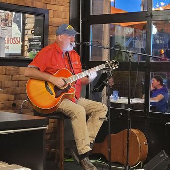 Johnny Rocco's Italian Grill - Music entertainment by Don Sexsmith! Amazing performances! - Italian Near Me - Niagara Falls, Ontario