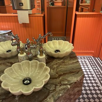 Piano Piano - Bathroom - Pizza Near Me - Toronto, Ontario Piano Piano - Bathroom - Pizza Near Me - Toronto, Ontario