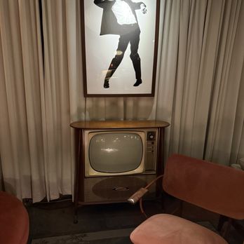 Rosebud Cocktail Lounge - Cocktail Bars Near Me - Raleigh, North Carolina