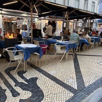 Casa Brasileira - Outside seating - Diners Near Me - Lisbon, 11