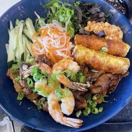 The egg rolls were the highlight of the bun.