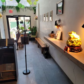 Chef Papa Vietnamese Kitchen - Inside facing the entrance - Vietnamese Near Me - Long Island City, New York Chef Papa Vietnamese Kitchen - Inside facing the entrance - Vietnamese Near Me - Long Island City, New York