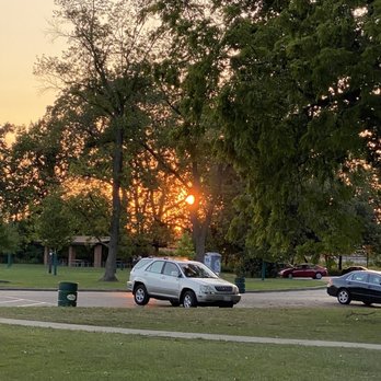 Forest Glen Woods - 09/10/21 - 6:52 pm sun setting, 74 degrees on a near perfect day - Parks Near Me - Chicago, Illinois