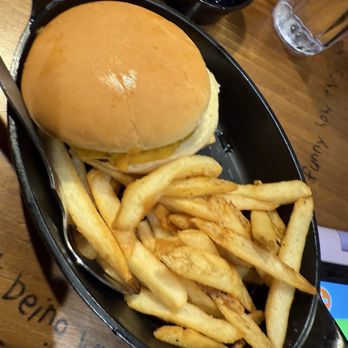 Bubba Gump Shrimp - Kid's cheese burger - Seafood Near Me - Bloomington, Minnesota Bubba Gump Shrimp - Kid's cheese burger - Seafood Near Me - Bloomington, Minnesota