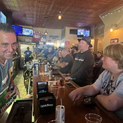 Uncle Vinny's Bar & Grill - Sunday football