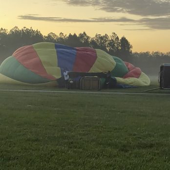 Bobs Bballoons - Putting up balloons - Hot Air Balloons Near Me - Davenport, Florida Bobs Bballoons - Putting up balloons - Hot Air Balloons Near Me - Davenport, Florida
