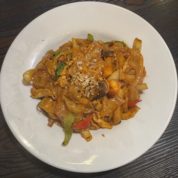 Thai Fix - a plate of food on a table - Thai Near Me - Ladera Ranch, California Thai Fix - a plate of food on a table - Thai Near Me - Ladera Ranch, California