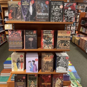 B Dalton Bookseller - Boooooooooks - Bookstores Near Me - Oviedo, Florida
