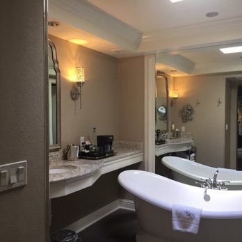 Hotel Ballard - Look at this tub - Hotels Near Me - Seattle, Washington