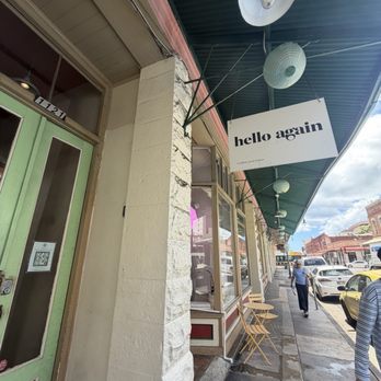 Hello Again - Outside - Coffee & Tea Near Me - Honolulu, Hawaii