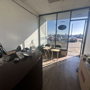Phan's Auto Repair - Seating area - Auto Repair Near Me - San Diego, California Phan's Auto Repair - Seating area - Auto Repair Near Me - San Diego, California