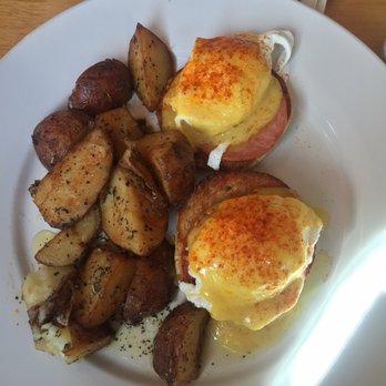 Corner Cafe - Eggs Benny - Breakfast & Brunch Near Me - Newport, Rhode Island
